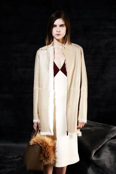 Look 16